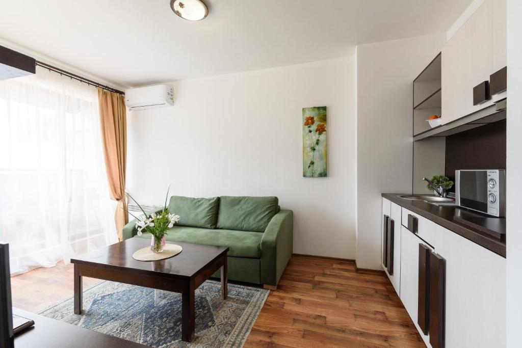 Grand Royale Apartment Complex & Spa