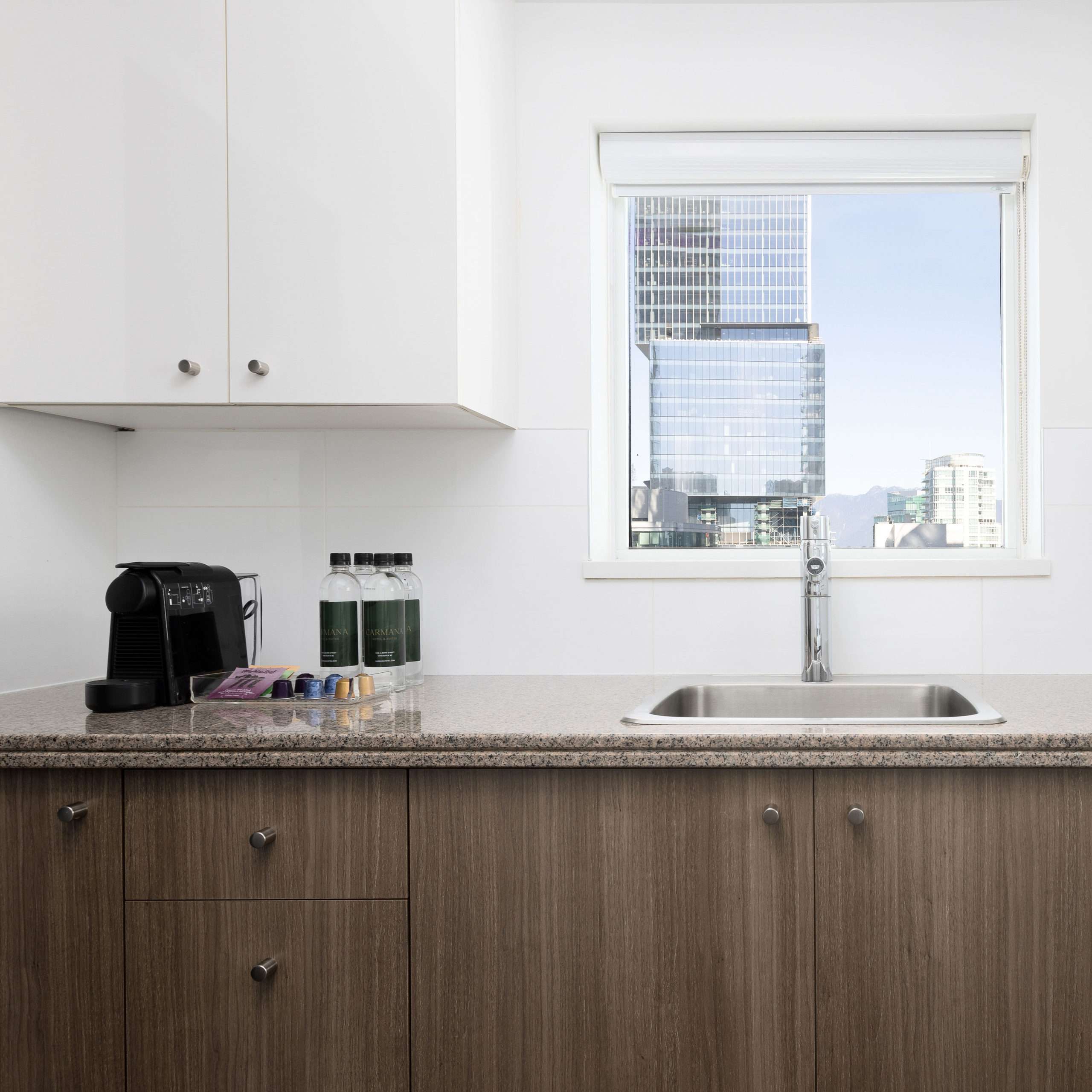 Carmana Hotel & Suites