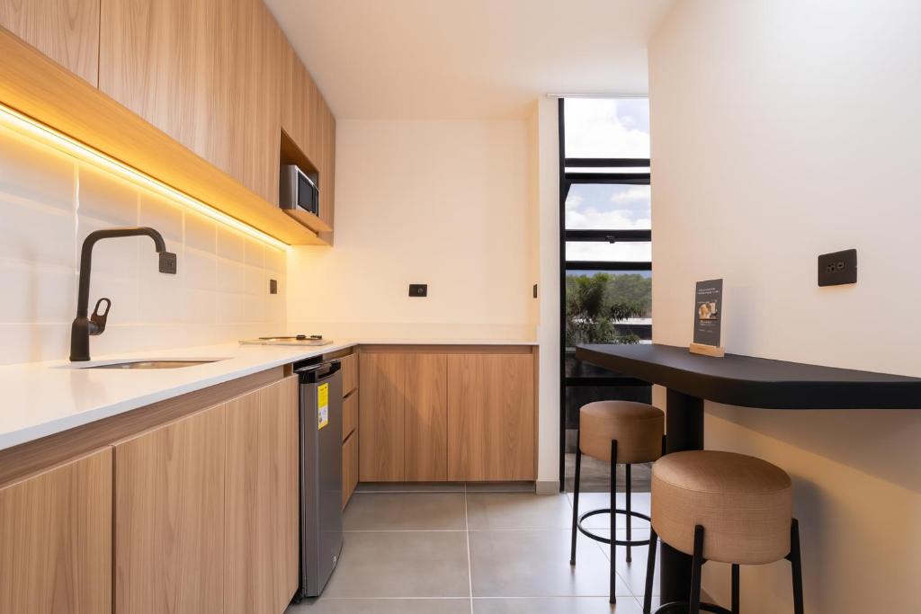 Metropolitan Living by HOUSY Host (HOUSY Host)