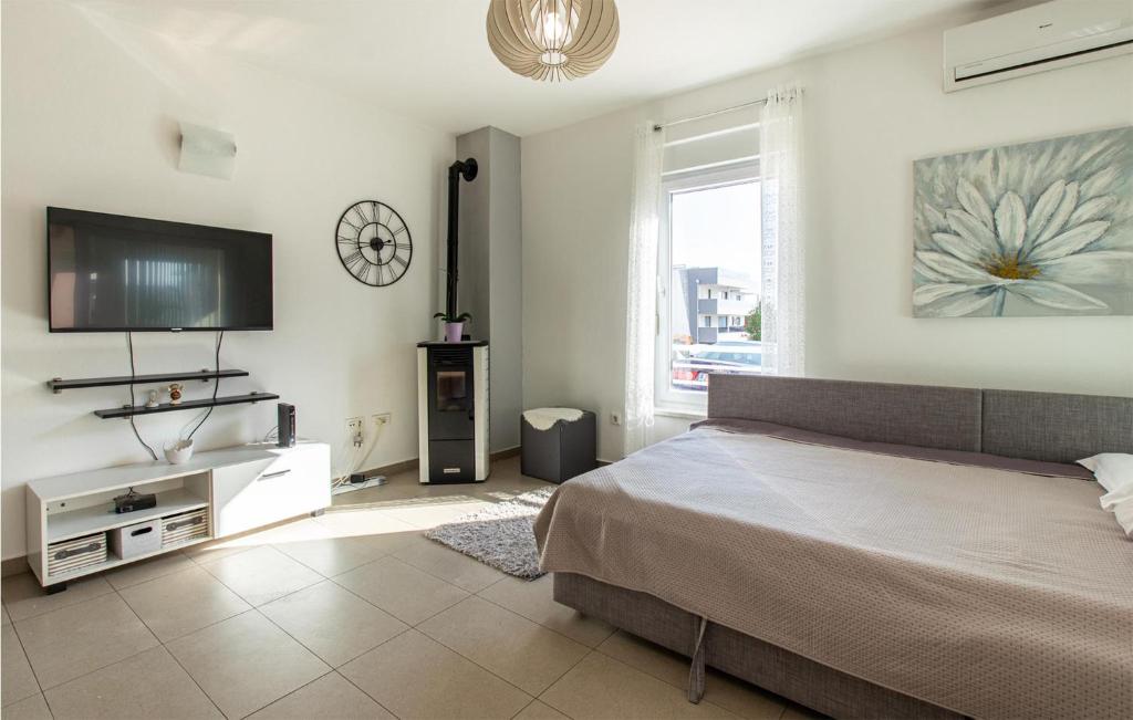 Awesome Apartment In Zadar With Kitchen