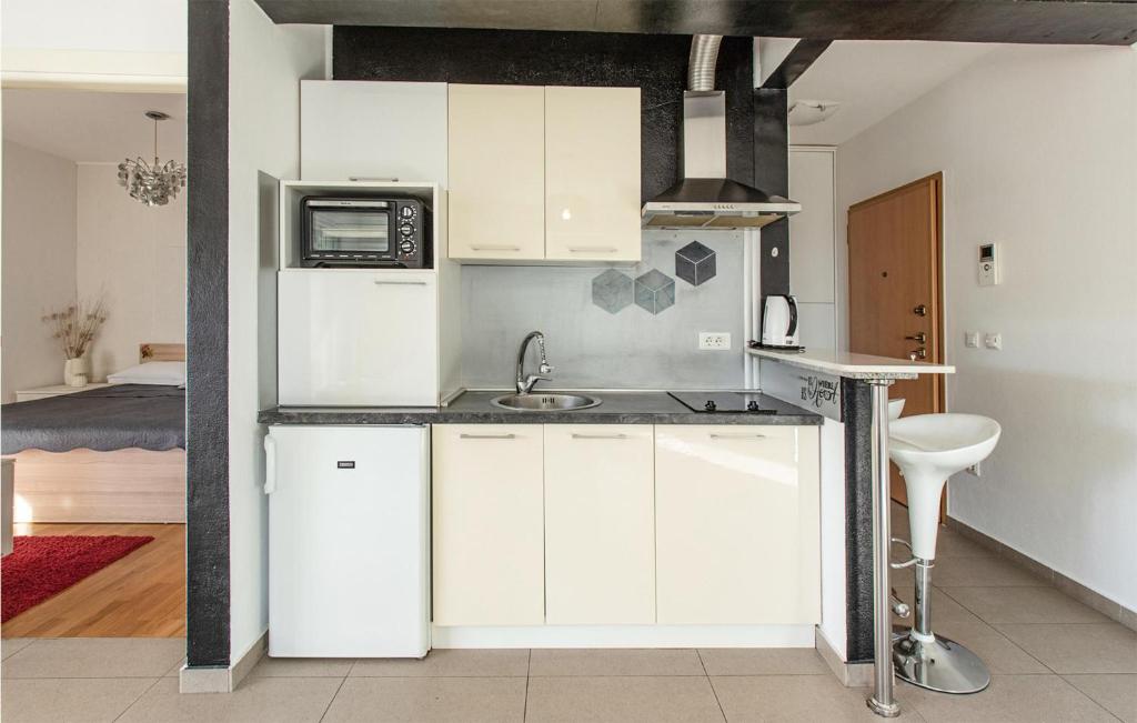 Awesome Apartment In Zadar With Kitchen