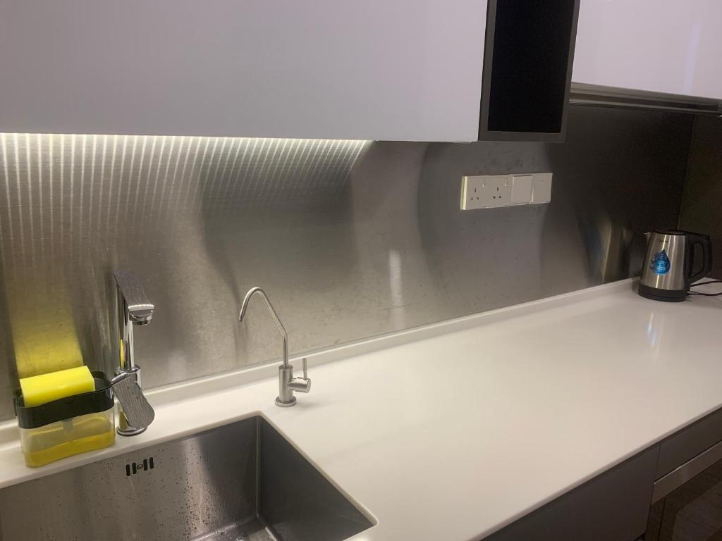 Ceylonz Suites by RoomyBB