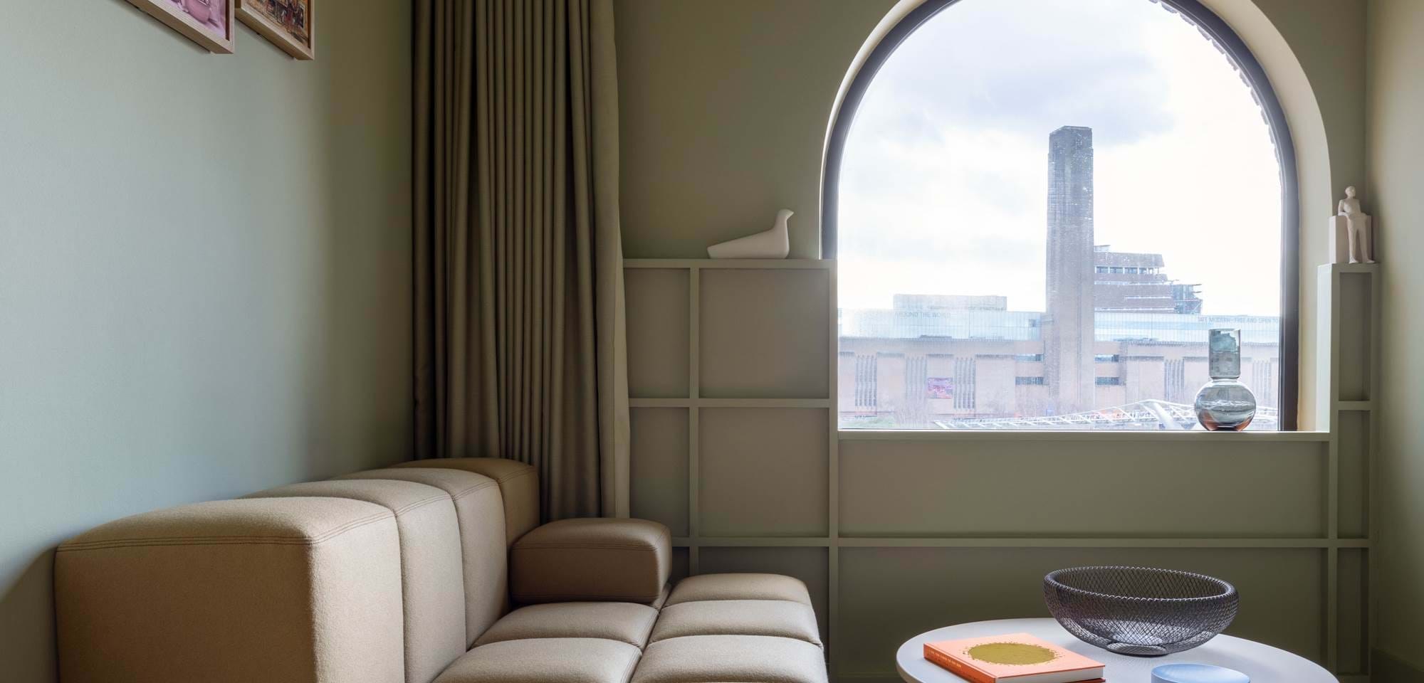 Locke at Broken Wharf