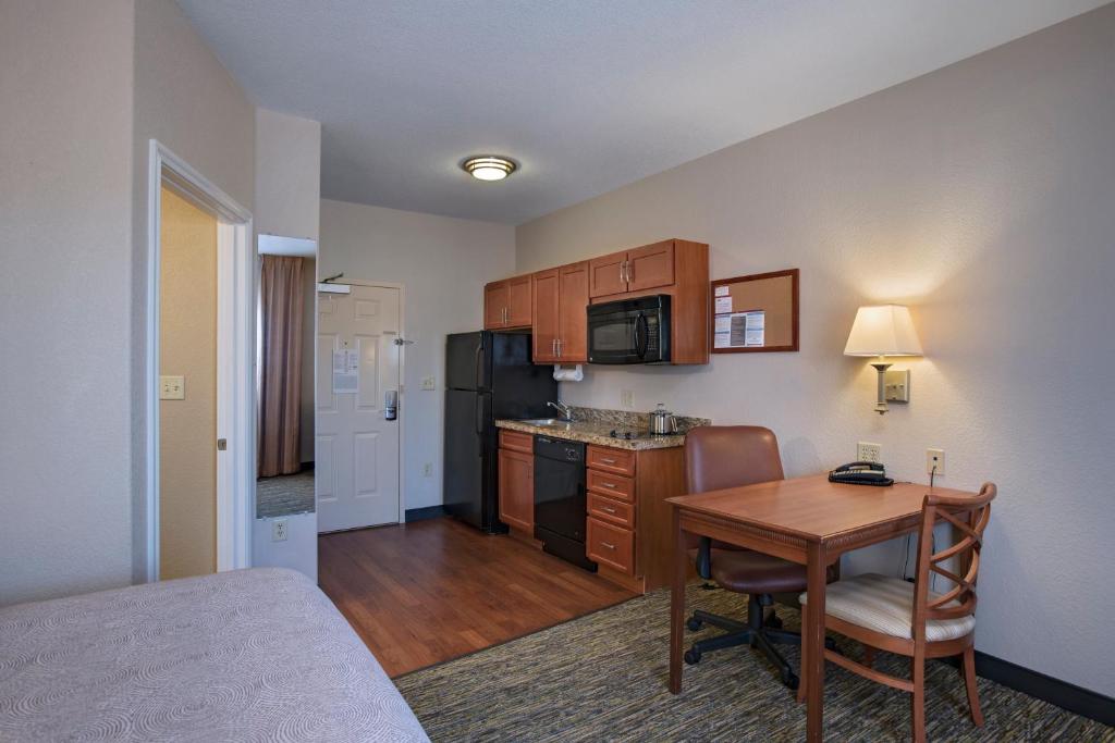 Candlewood Suites