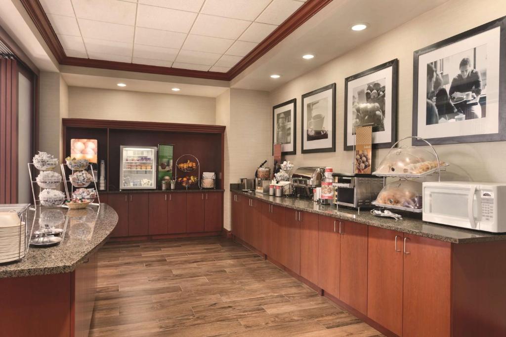 Hampton Inn & Suites