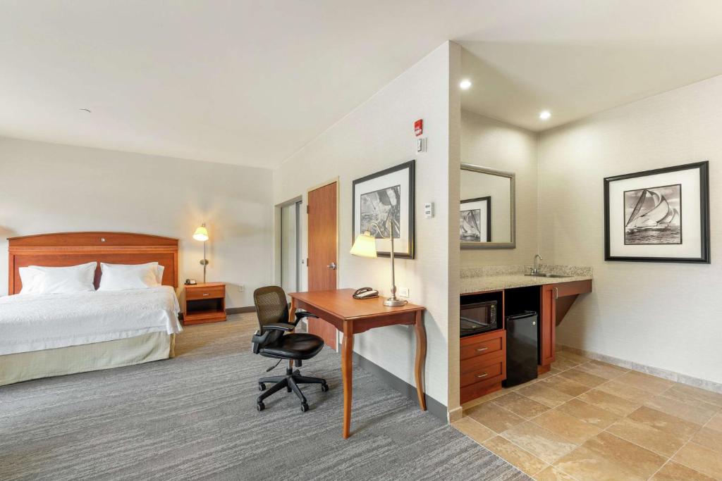 Hampton Inn & Suites